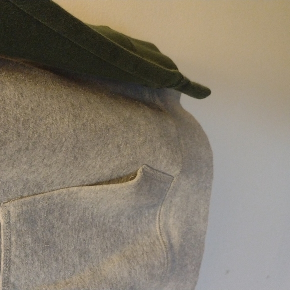 GREEN BAY COLORED.  SIMPLY DOR SPORTS.  NICELY LINED HOOD . - Picture 5 of 8